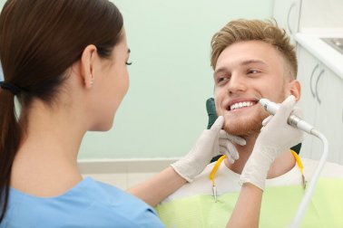 4 dicas para remover o tártaro dos dentes