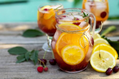 4 coquetéis de frutas sem álcool que você vai adorar