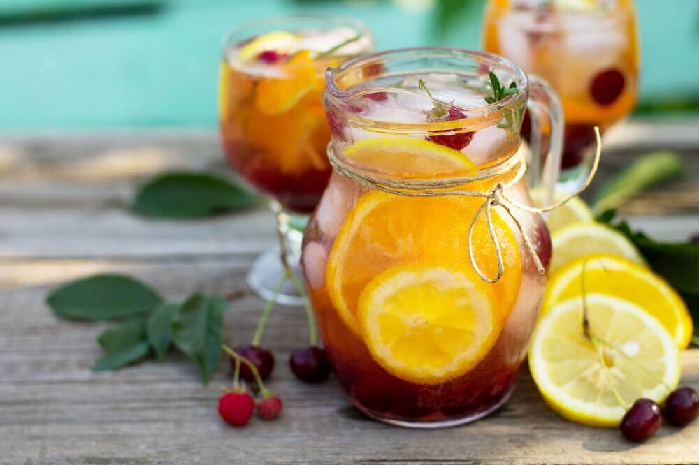 4 coquetéis de frutas sem álcool que você vai adorar