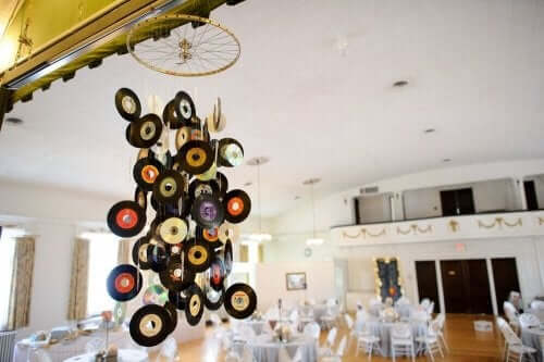Móbiles com discos de vinil