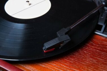5 ideias originais para decorar com discos de vinil