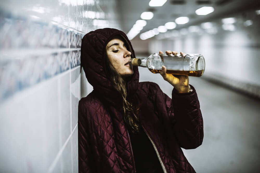 Mulher alcoólatra