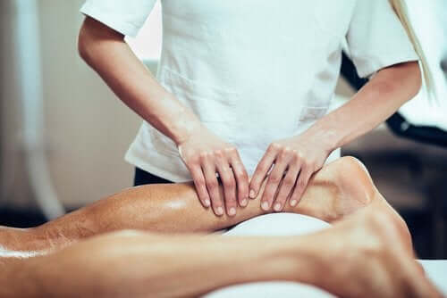 Massagem na panturrilha