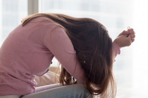 Mulher com transtorno do humor