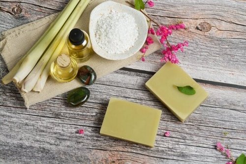 Benefícios do óleo essencial de citronela respaldados pela ciência