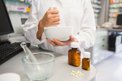 6 riscos de triturar medicamentos