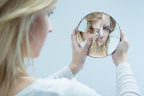 Mulher com a autoestima fragmentada