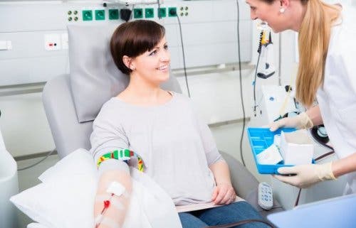 Mulher doando sangue