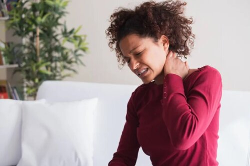 5 tratamentos relaxantes para o torcicolo