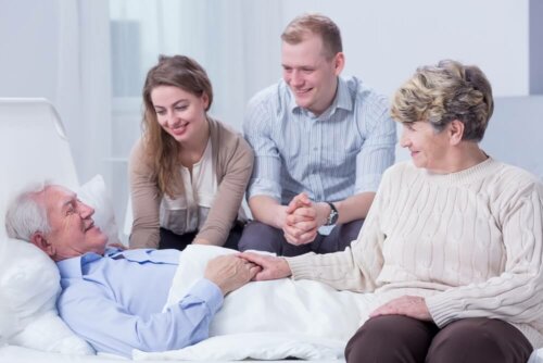 Paciente com Alzheimer com a sua família