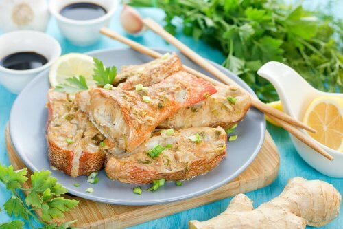 Peixe ao limão e salsa