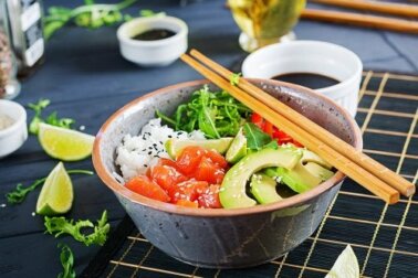 3 receitas de salada de arroz que você precisa experimentar