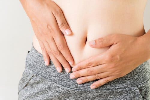Por que ficamos com a barriga inchada depois de comer?