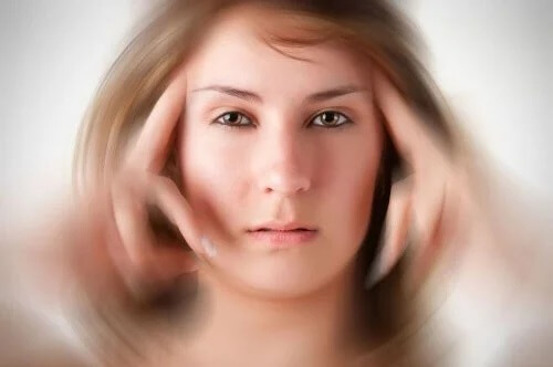 Mulher com vertigem