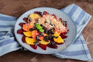 Salada fresca de cítricos, tâmaras e amêndoas