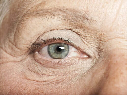 Senhora com olhos claros