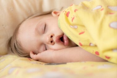 Apneia do sono em bebês: sintomas e tratamento