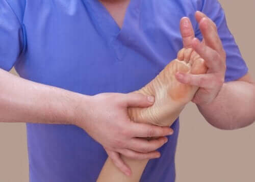 Qual pode ser a duração da fascite plantar?
