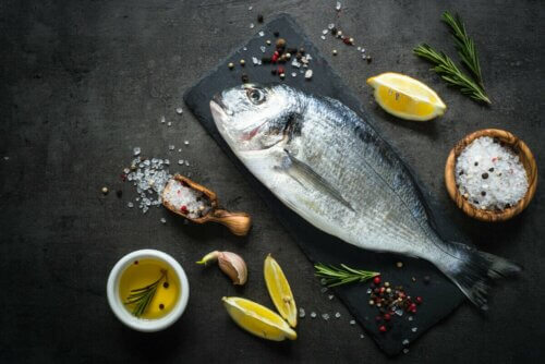 Peixe com azeite, sal e limão