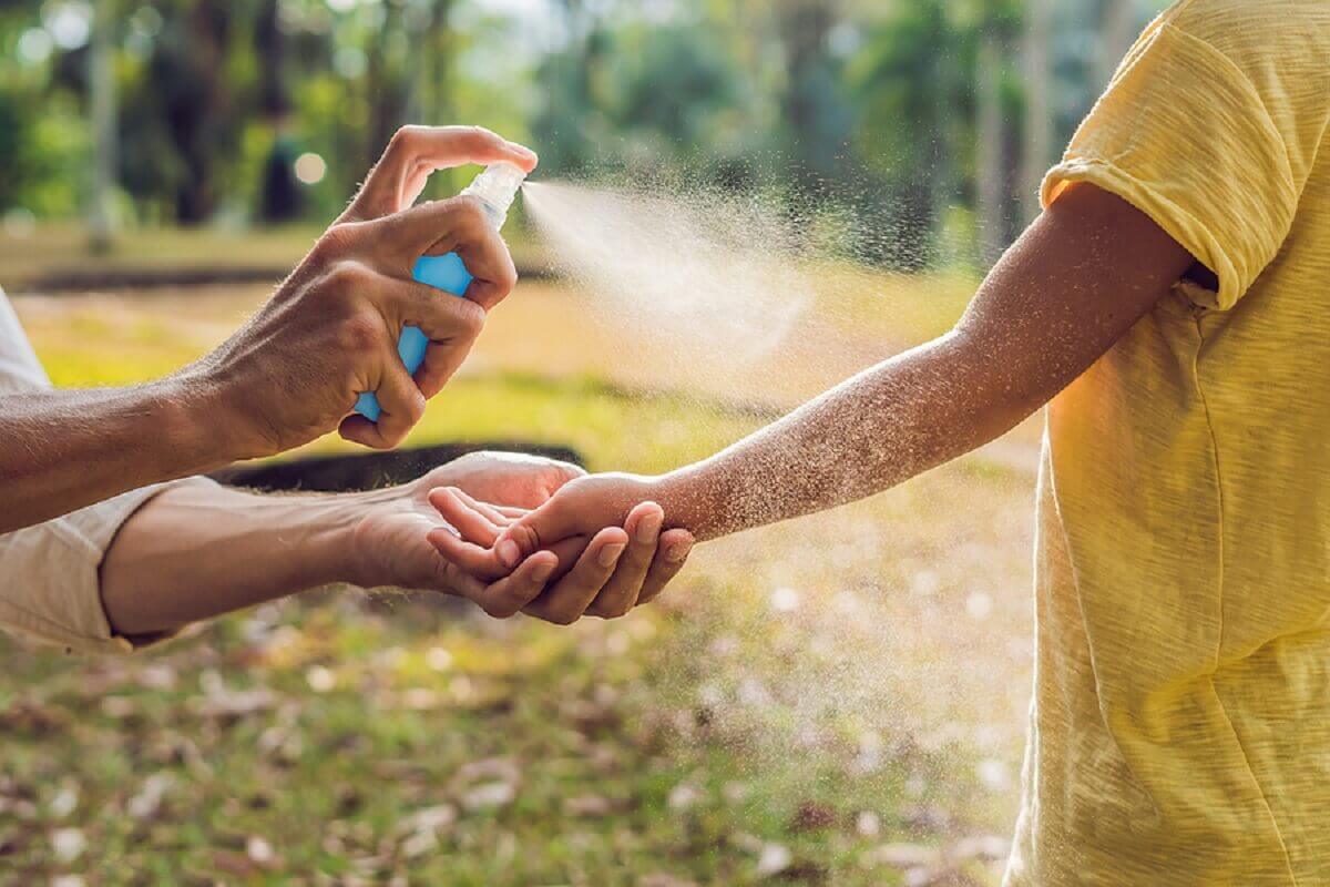 Cuidar da pele de bebês e crianças no verão