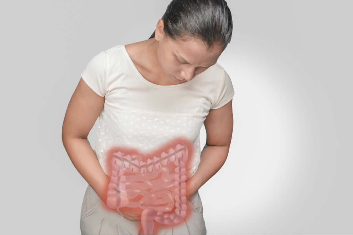 Mulher com problemas intestinais