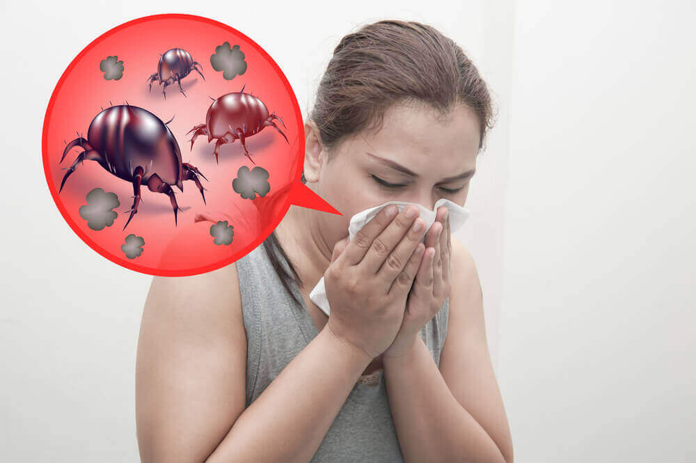 Mulher com alergia aos ácaros