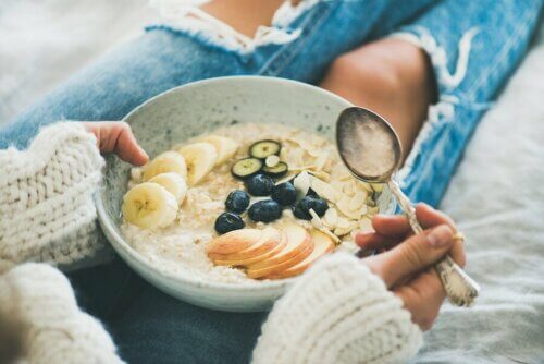 Mingau de aveia com frutas