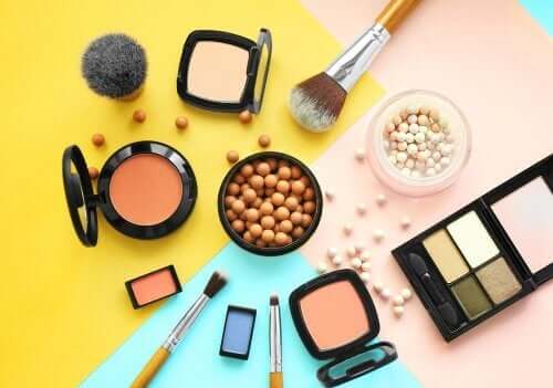 Os cosméticos podem irritar a pele