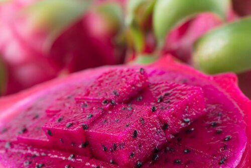 Pitaya rosa cortada