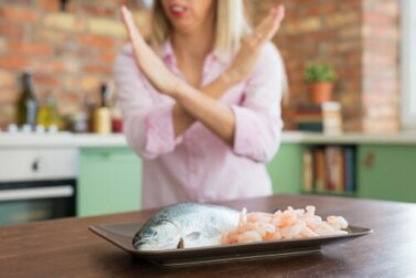 Alergia a frutos do mar: sintomas, complicações e tratamento