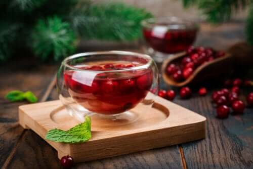 5 benefícios do chá de cranberry