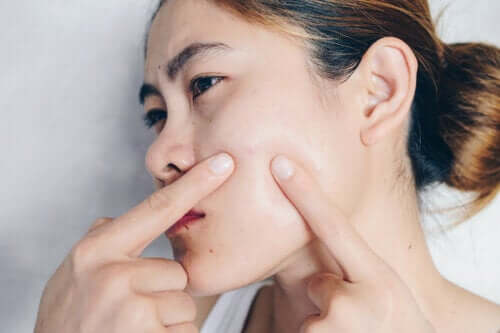 Como o ciclo menstrual afeta a pele?