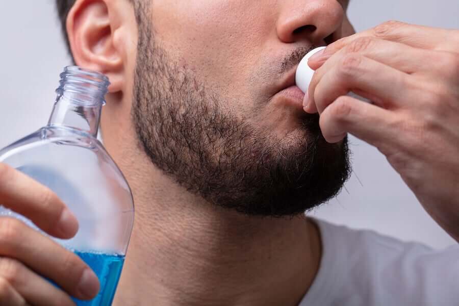 Uso de enxaguante bucal