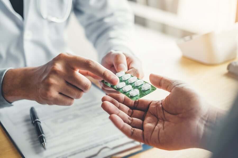 Receitar diferentes tipos de medicamentos