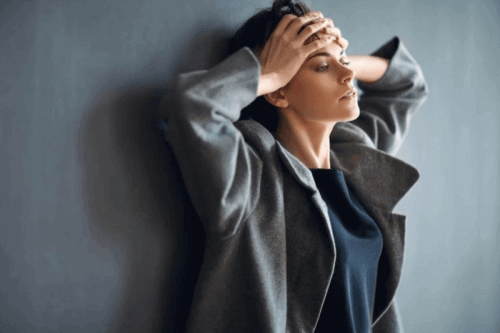 Mulher sofrendo de ansiedade