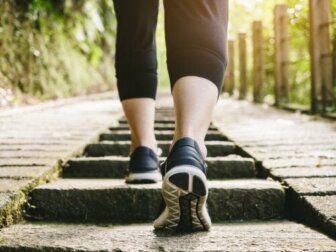 Caminhar depois de comer é um hábito saudável?