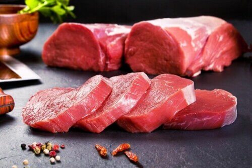 Carne vermelha crua
