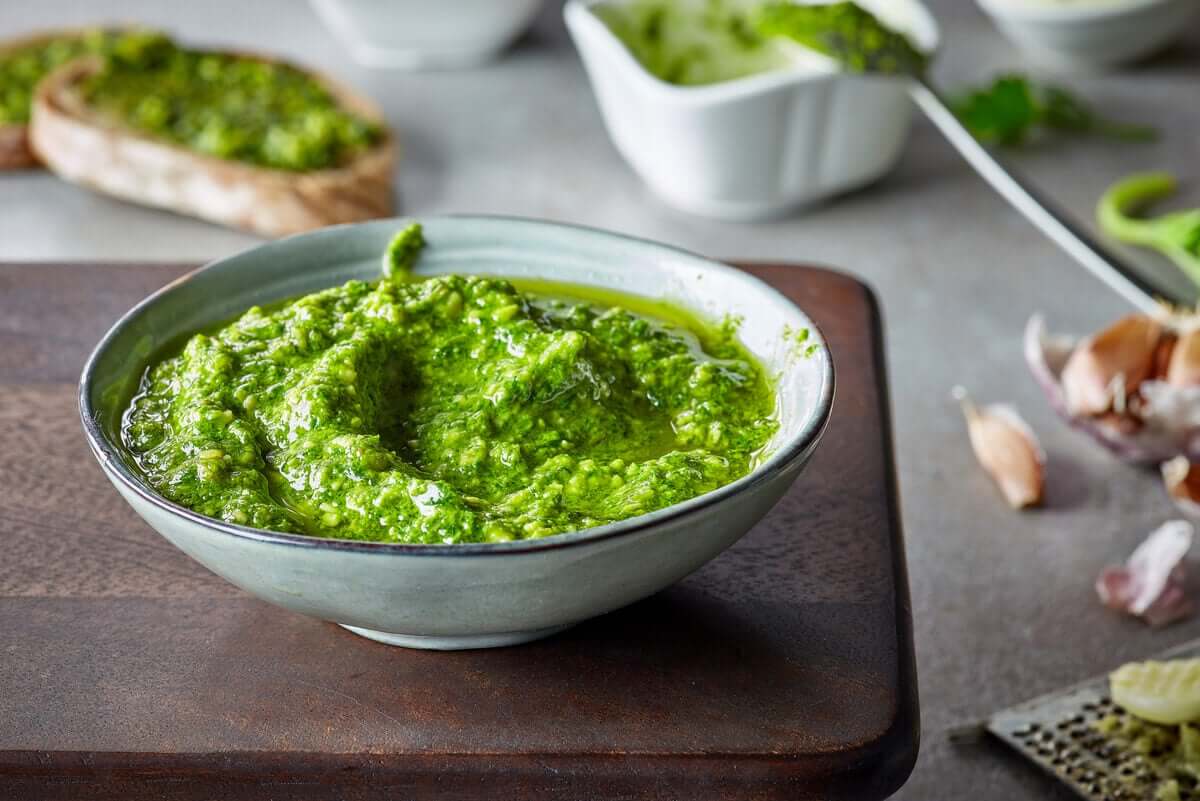 Pesto feito de manjericão
