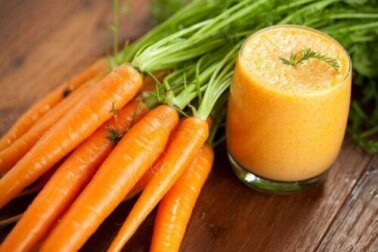 Como fazer um smoothie de cenoura em casa e quais são os seus benefícios?