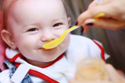5 sinais de que o seu bebê pode estar com fome
