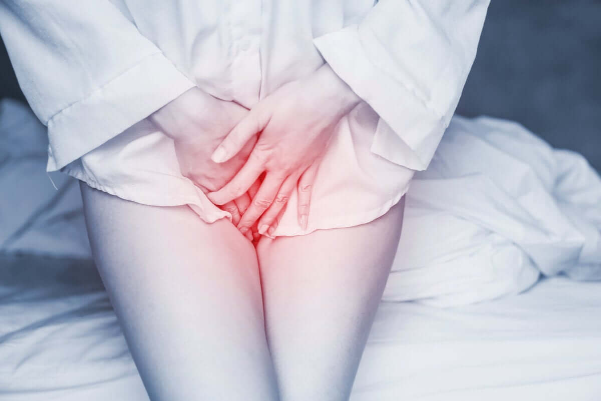 Mulher com problemas de saúde íntima