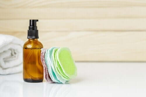 Como fazer discos demaquilantes reutilizáveis em casa?