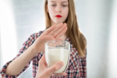 Mulher intolerante à lactose