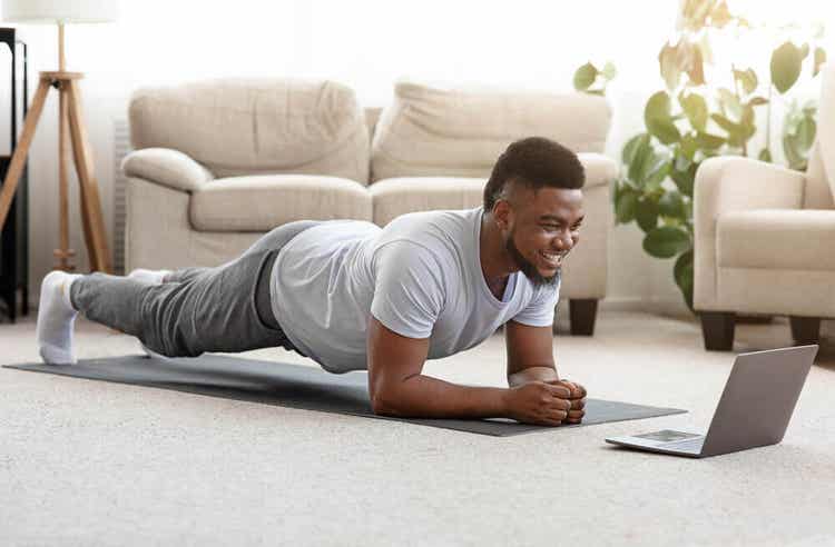 Exercícios de aquecimento que você pode fazer em casa