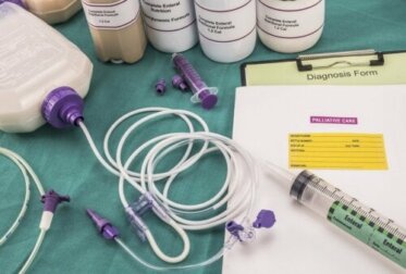 Nutrição e hidratação artificiais: benefícios e riscos