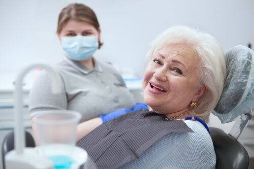 Como cuidar da saúde bucal de um idoso?