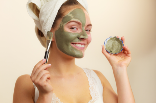Máscaras antioxidantes com chá verde para revitalizar a pele e os cabelos