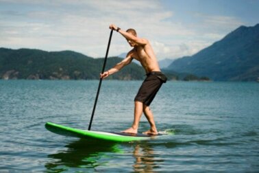 O que é stand up paddle e como começar a praticar essa atividade?