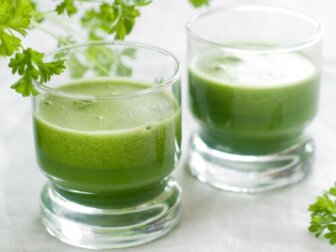 Controle a ansiedade com um suco de alho, cebola, pimentão e salsa