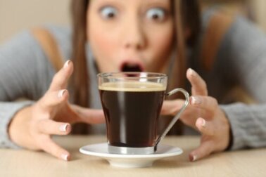 O que acontece no seu corpo quando você consome cafeína em excesso?